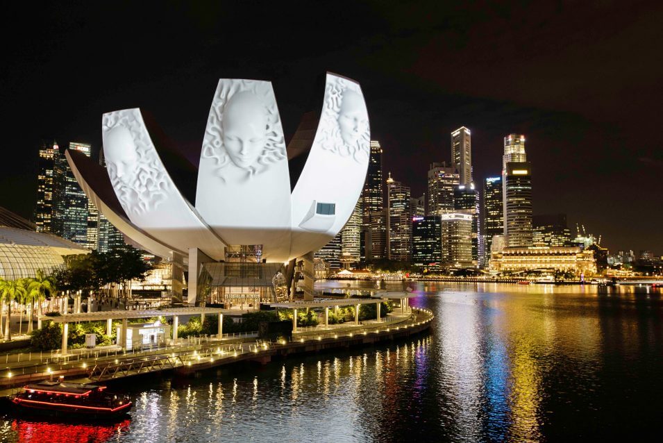 Sustainable light scultpure