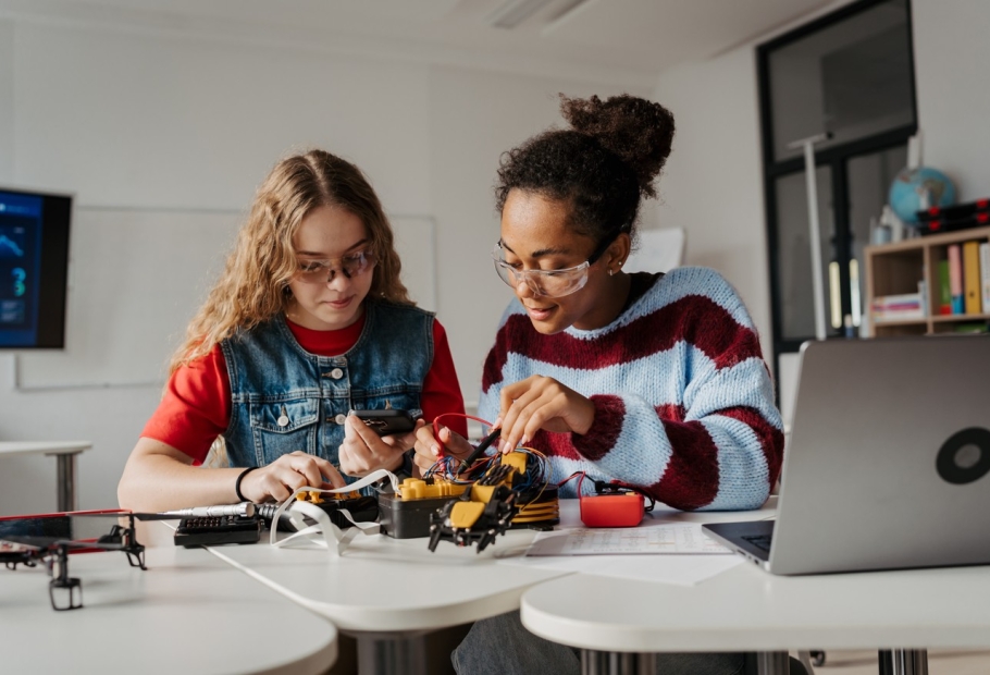 Sands Cares provided seed funding for the UNLV STEM for Girls Camp, a year-long program to inspire elementary- and middle-school girls to explore STEM careers.